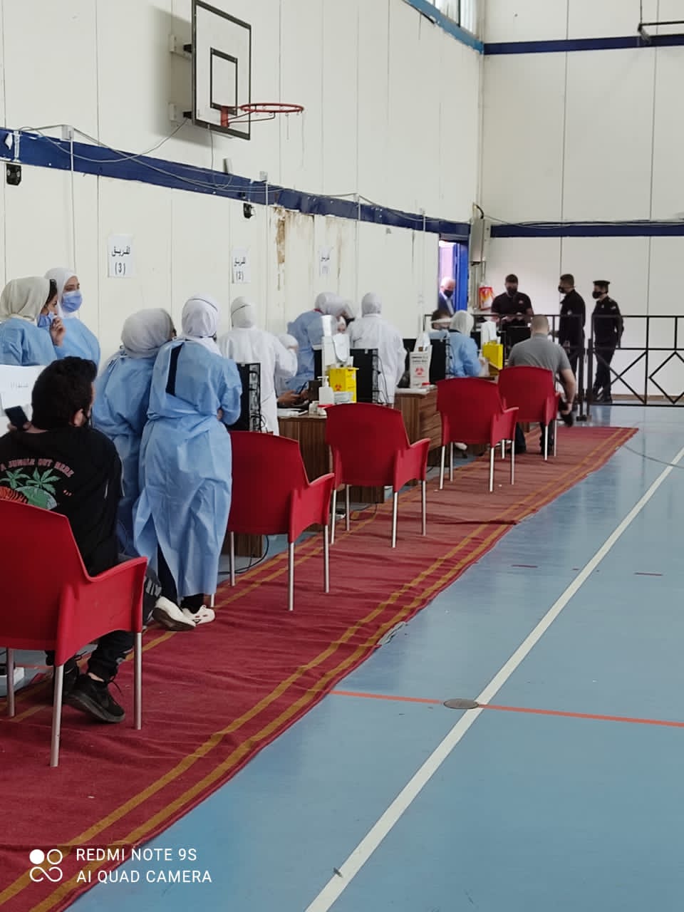 محافظ البلقاء ومديري الشرطة والصحة يتفقدون مركز تطعيم كورونا جامعة البلقاء التطبيقية