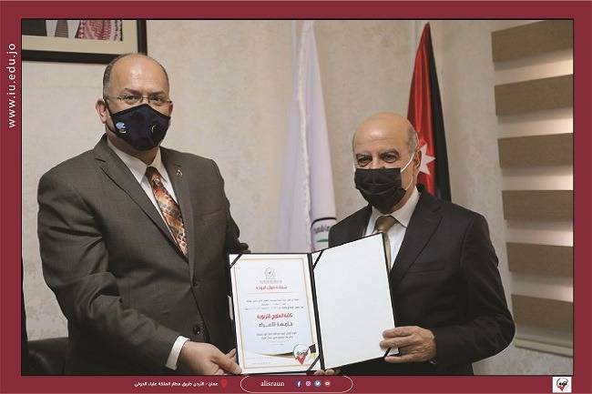 جامعة الإسراء تتسلّم شهادة ضمان الجودة لكلية العلوم التربوية 