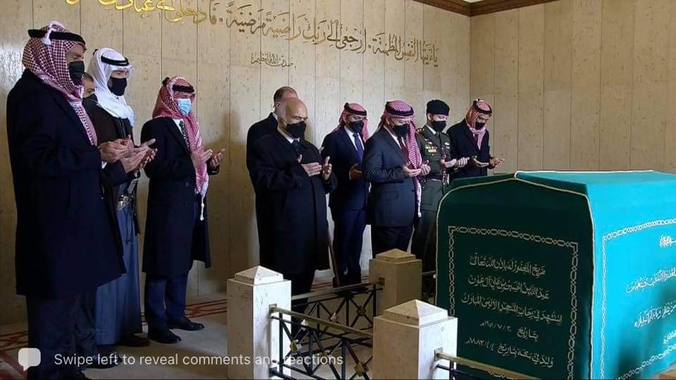 الملك وولي العهد و عدد من الامراء  يزورون الأضرحة الملكية بمناسبة مئوية الدولة