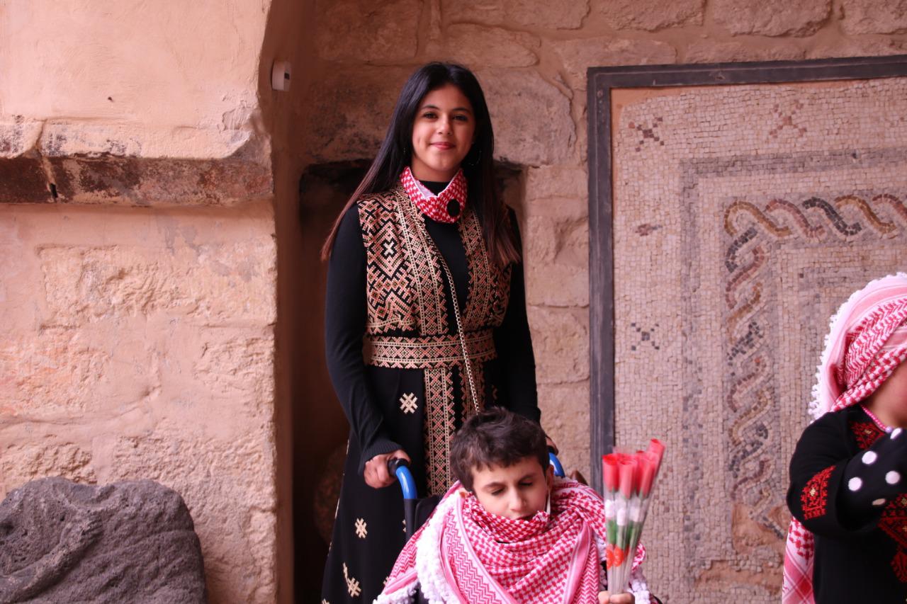 ذوي متلازمة داون يحتفلون بذكرى مئوية الدولة الأردنية 