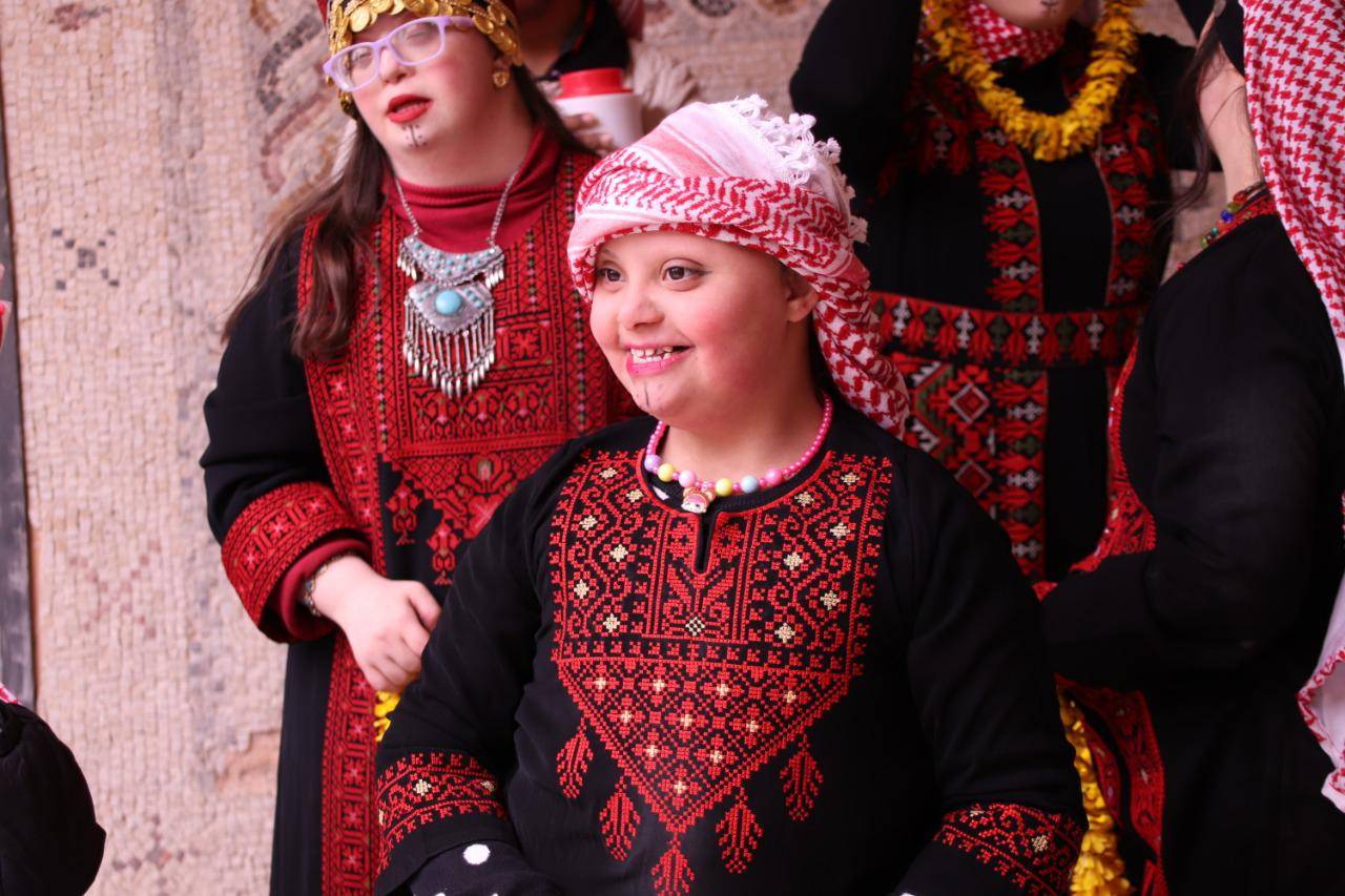 ذوي متلازمة داون يحتفلون بذكرى مئوية الدولة الأردنية 