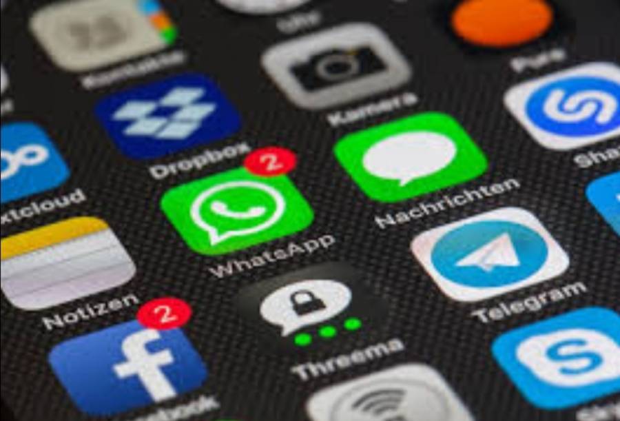 شرعيون واجتماعيون: مجموعات التطبيقات الذكية محكومة بأخلاقيات التواصل وليس بالتناحر