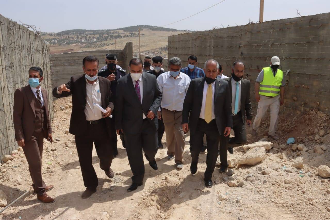 وزير الثقافة يتفقد سير العمل في المركز الثقافي في جرش