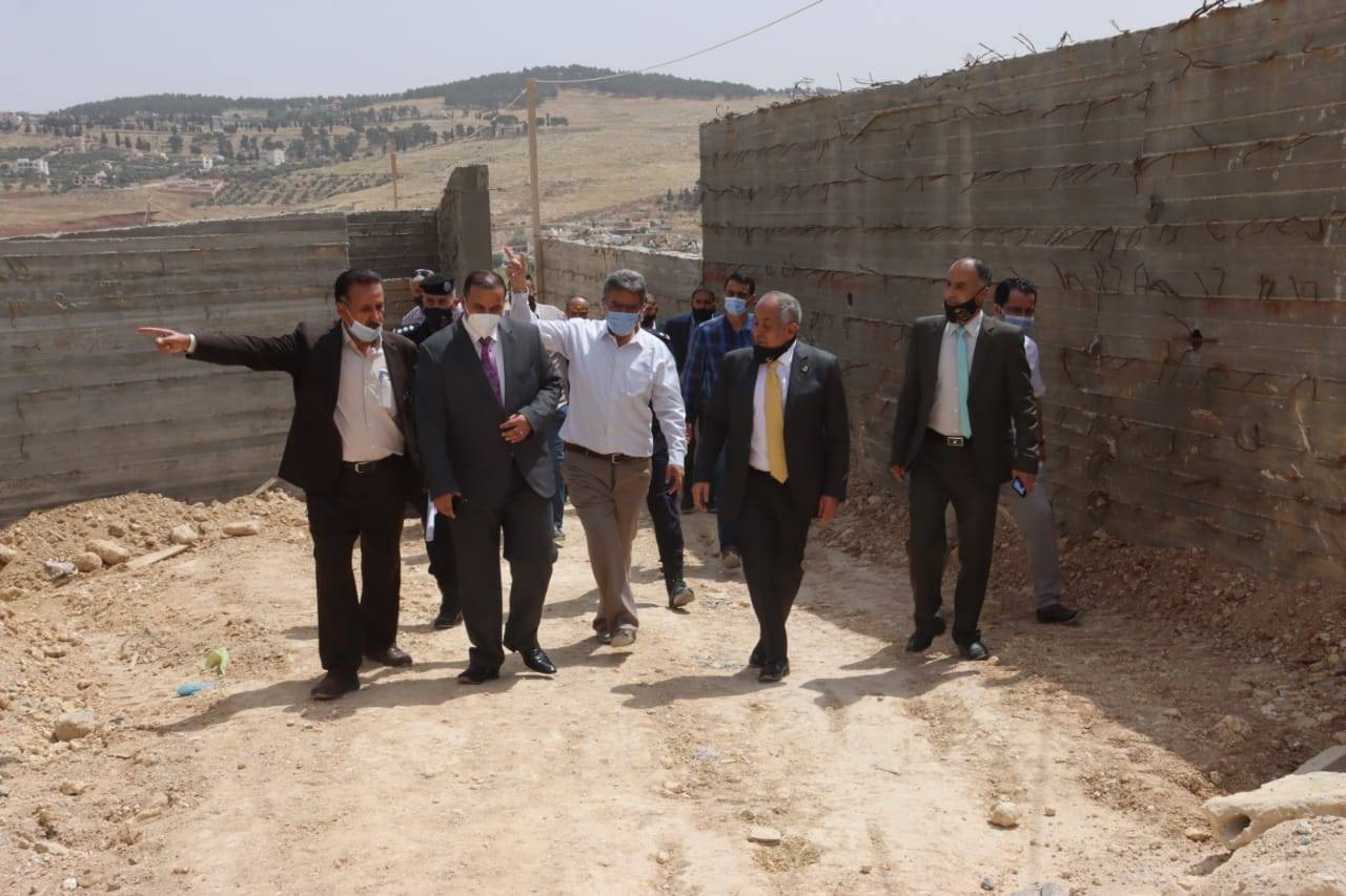 وزير الثقافة يتفقد سير العمل في المركز الثقافي في جرش
