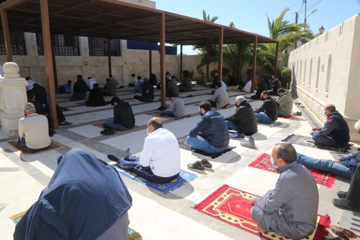 الأمن العام يفاخر بمصلي الجمعة - صور