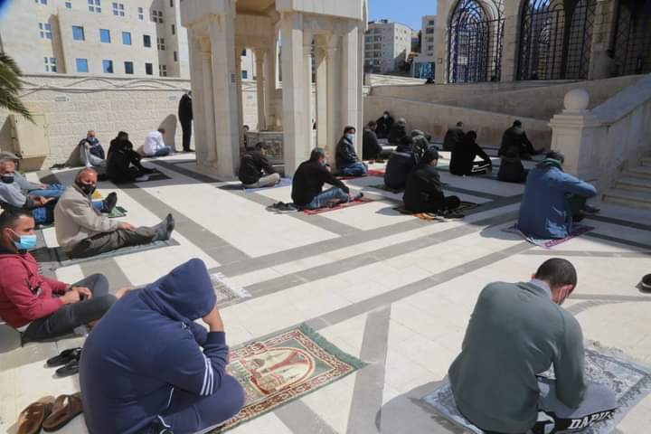 الأمن العام يفاخر بمصلي الجمعة - صور