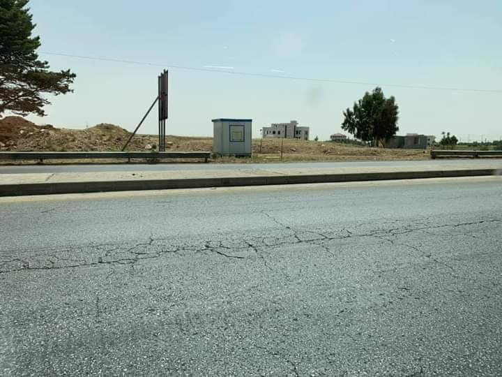 أمانة عمان تقوم بعملية نظافة شاملة لطريق مادبا
