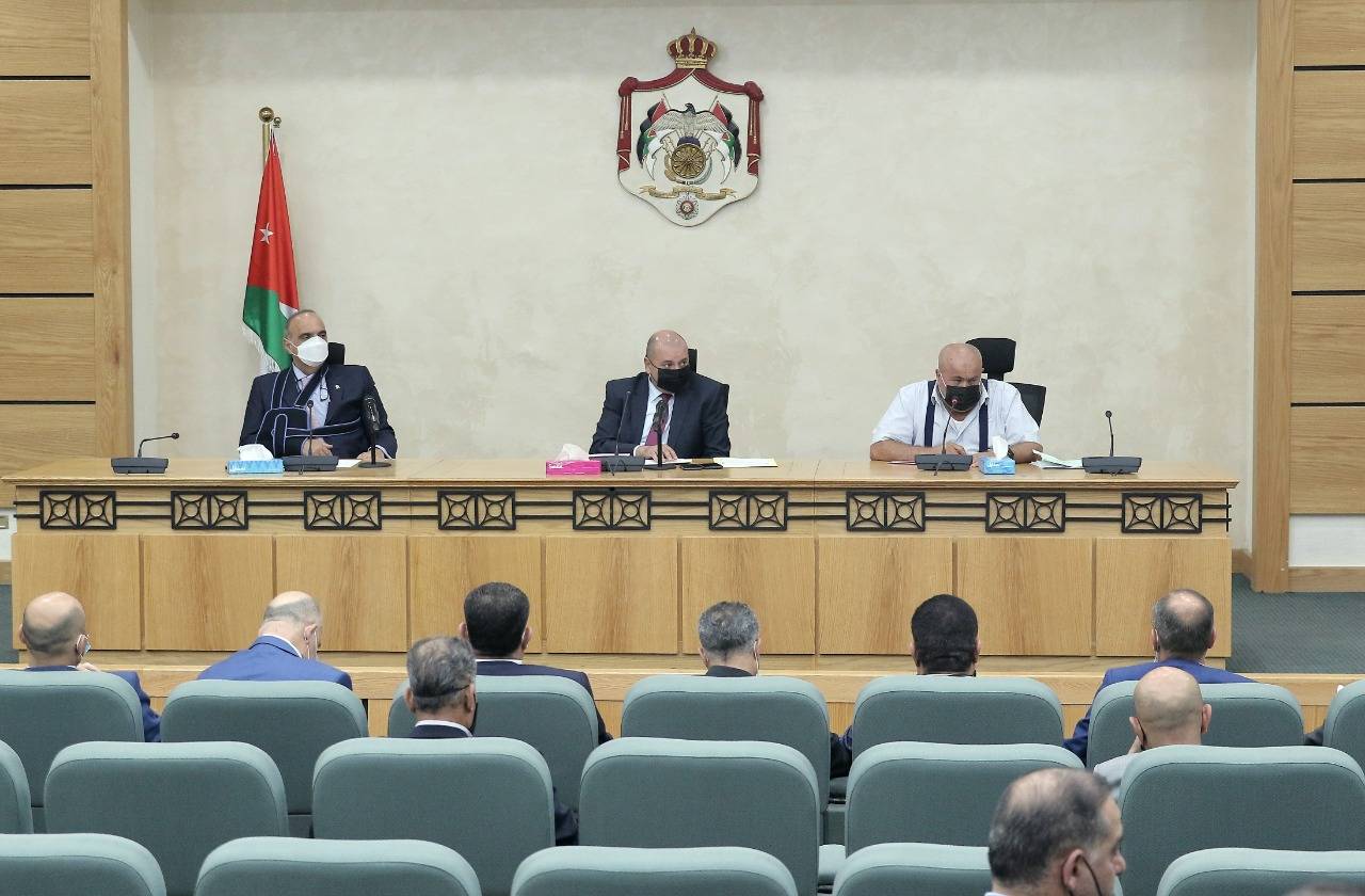 لجنة متابعة توصيات النواب المتعلقة بجائحة كورونا تلتقي رئيس الوزراء 