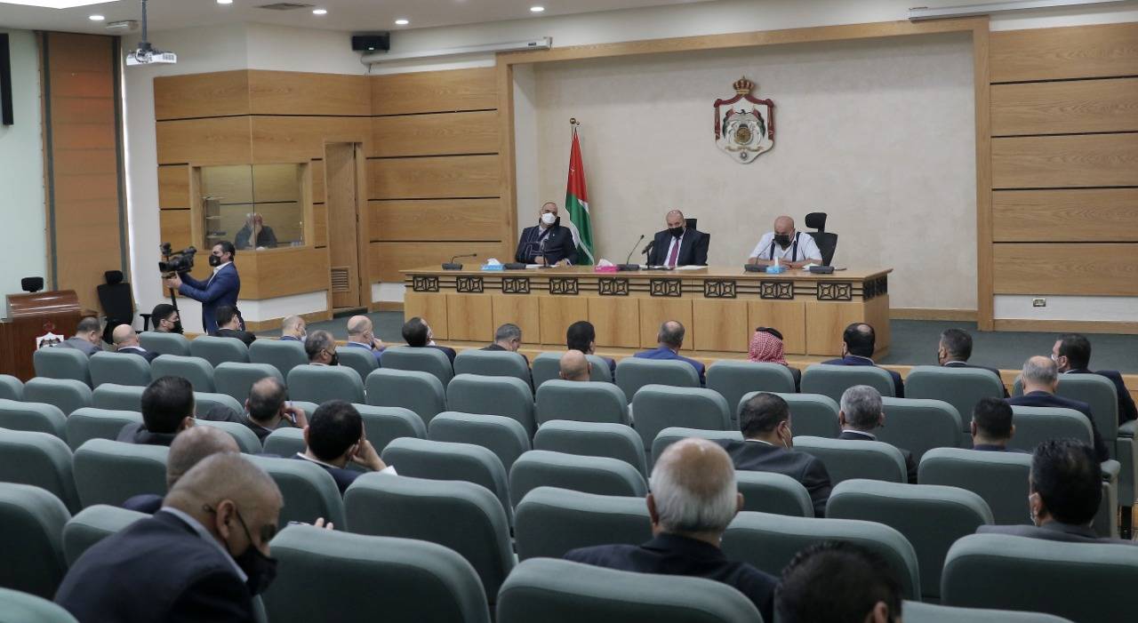 لجنة متابعة توصيات النواب المتعلقة بجائحة كورونا تلتقي رئيس الوزراء 