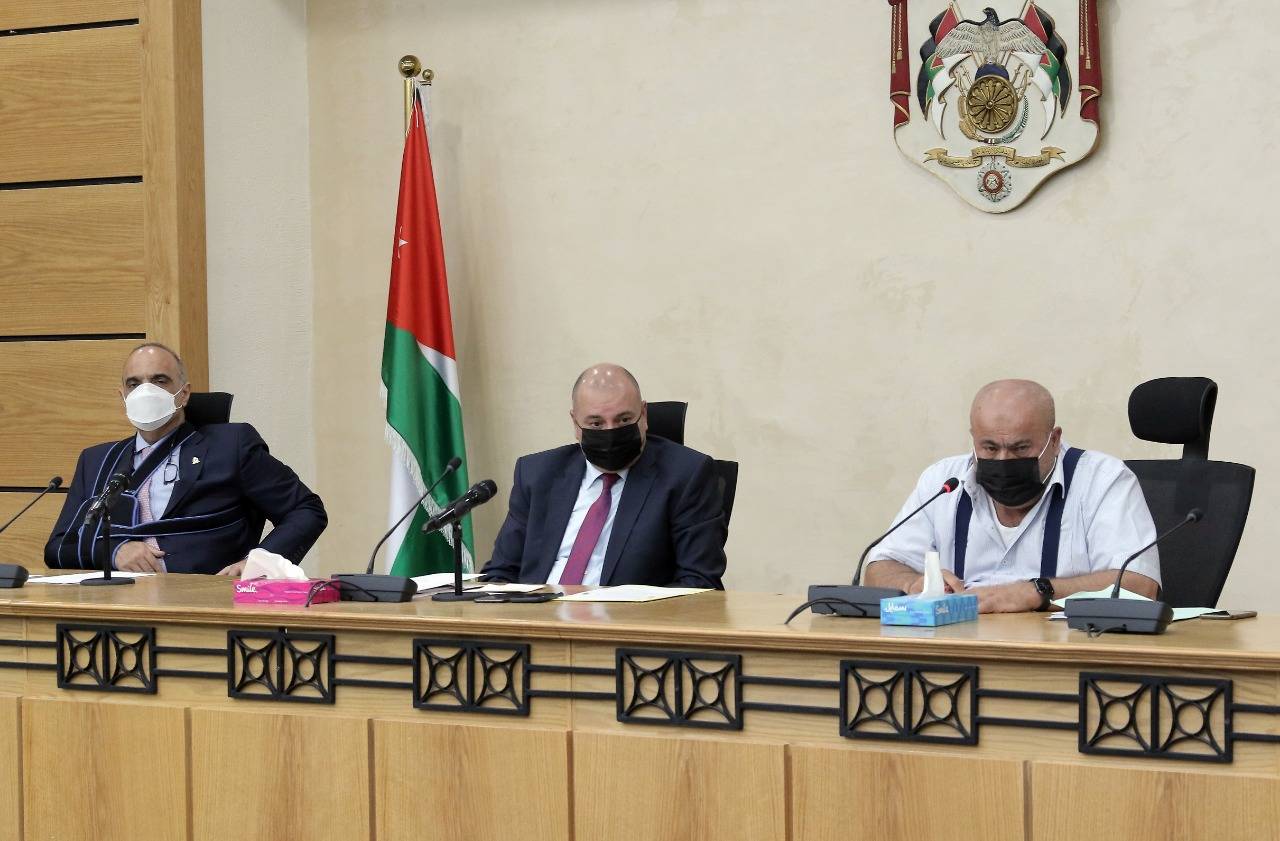 لجنة متابعة توصيات النواب المتعلقة بجائحة كورونا تلتقي رئيس الوزراء 