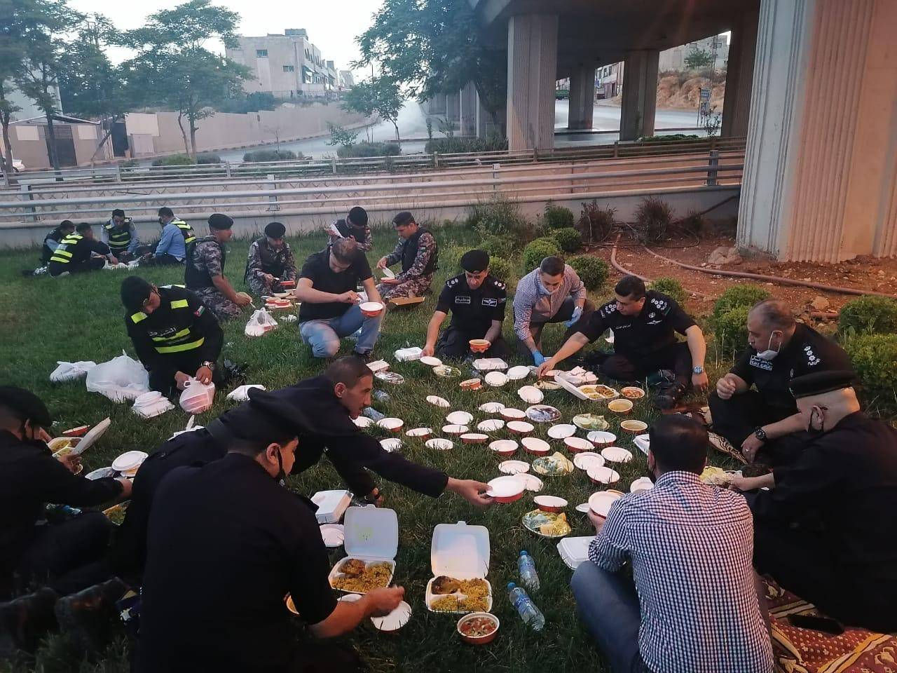 الأمن ينفذ خطة شاملة لمساعدة المواطنين وتقديم خدمات الإسعاف والإنقاذ خلال الشهر الفضيل .. صور 