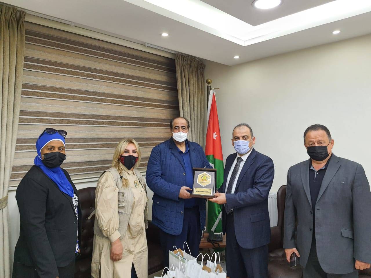 بلقاء الخير و البحوث الزراعية ينفذان يوم تطوعي في عين الباشا 