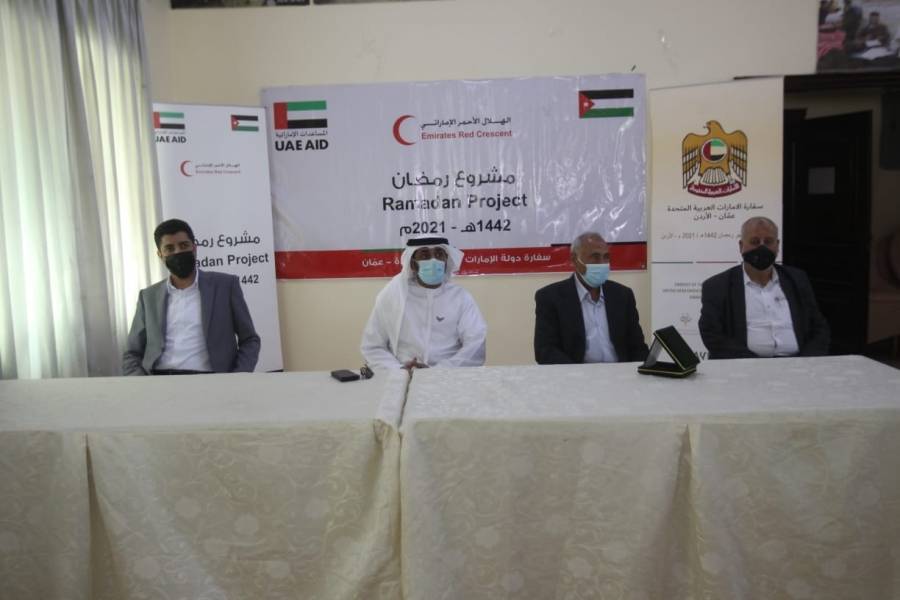 سفارة دولة الإمارات في الأردن تنفذ مشروع الطرود الغذائية والتمور