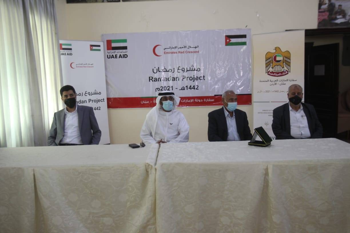 سفارة دولة الإمارات في الأردن تنفذ مشروع الطرود الغذائية والتمور