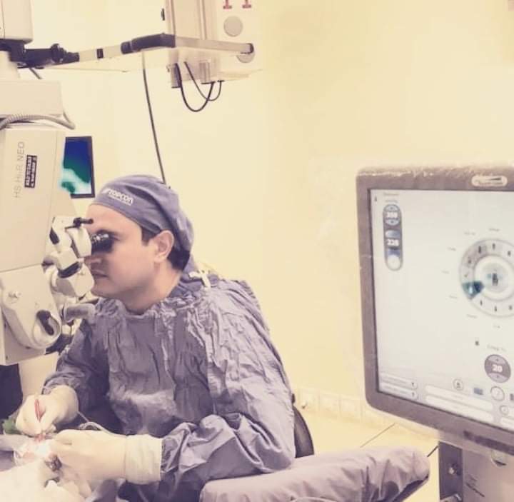 تهنئة للطبيب الرائد احمد عبدالكريم الحسبان بمناسبة ترقيتيه لمرتبة اخصائي اول في جراحة القرنية و الحجرة الامامية