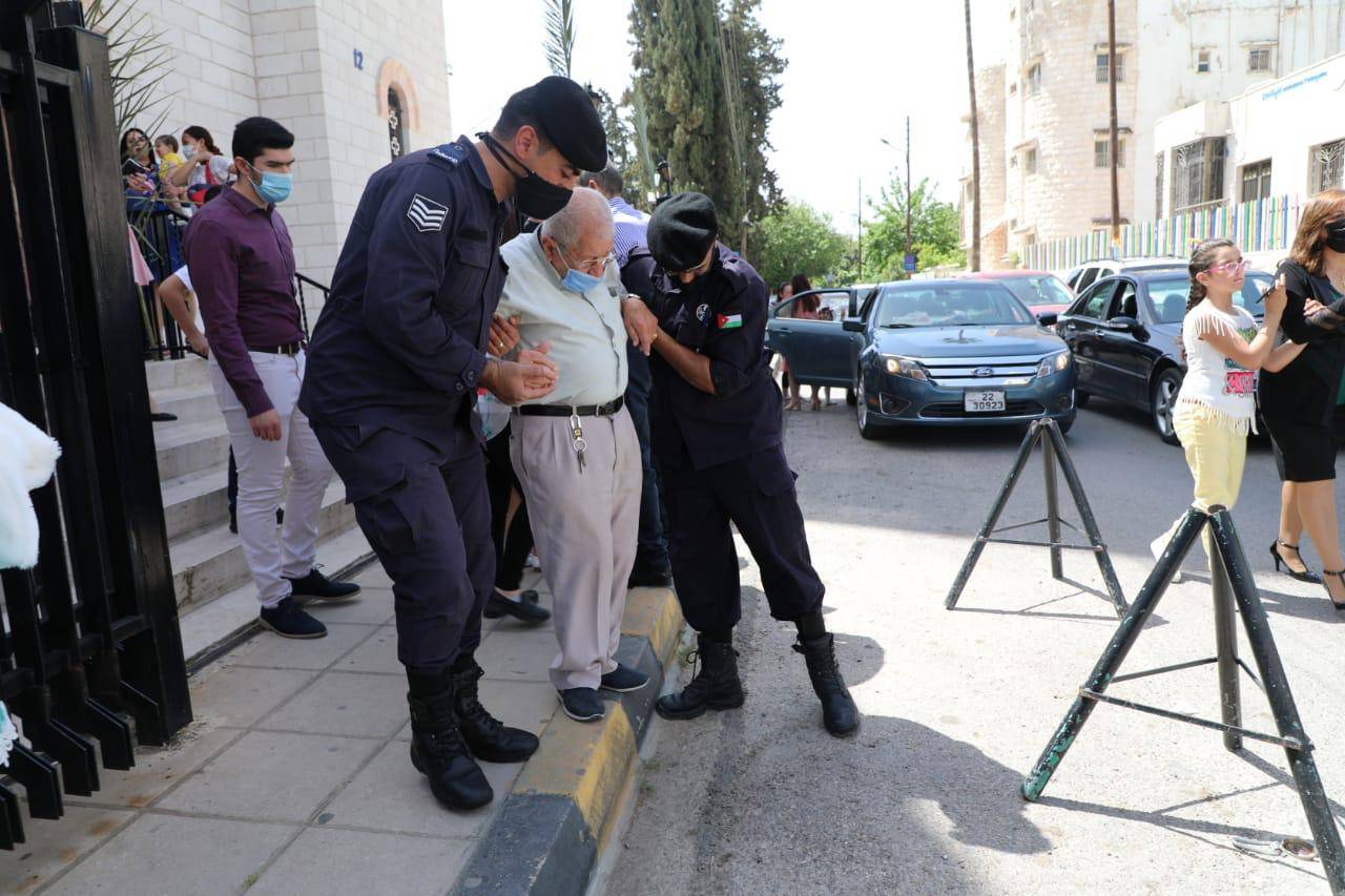 مديرية الامن العام تنفذ عدداً من الإجراءات الأمنية والمرورية والمجتمعية بالتزامن مع عيد الفصح المجيد .. صور 