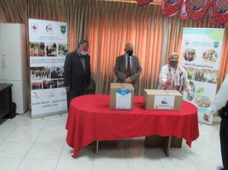 الأردنية توزع الدفعة الثانية من طرود الخير لعمالها 