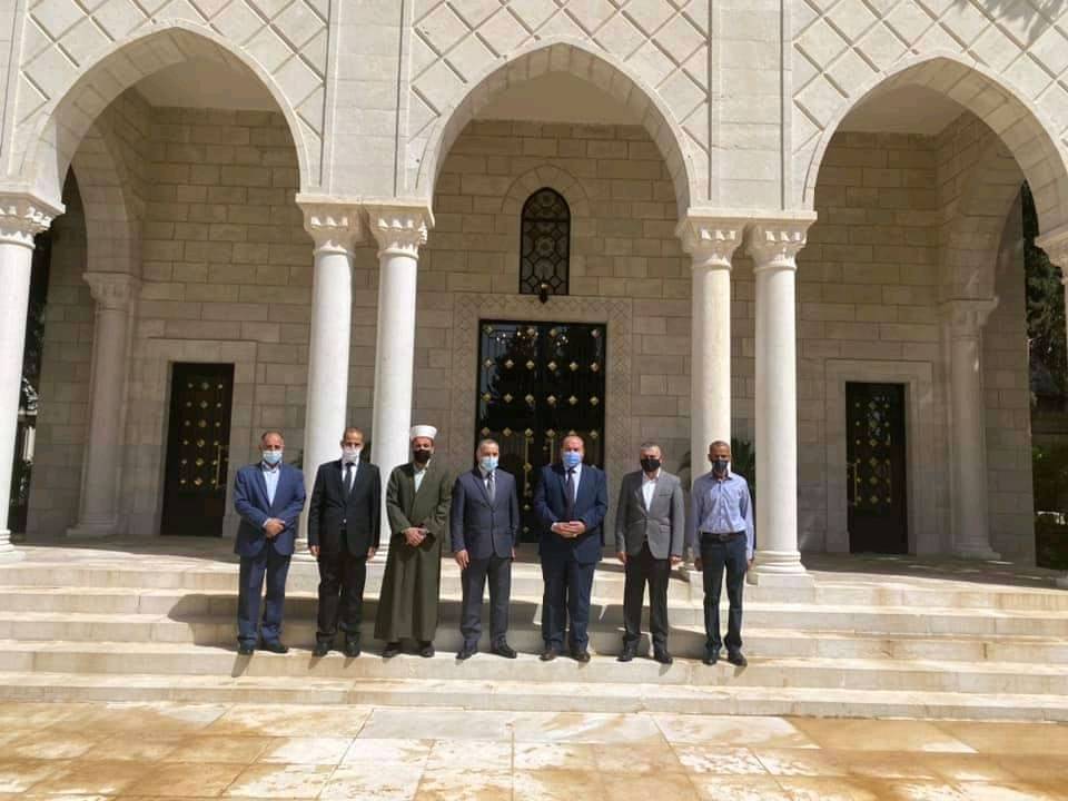 رئيس جامعة العلوم الإسلامية العالمية يزور ضريح المغفور له الأمير محمد بن طلال 