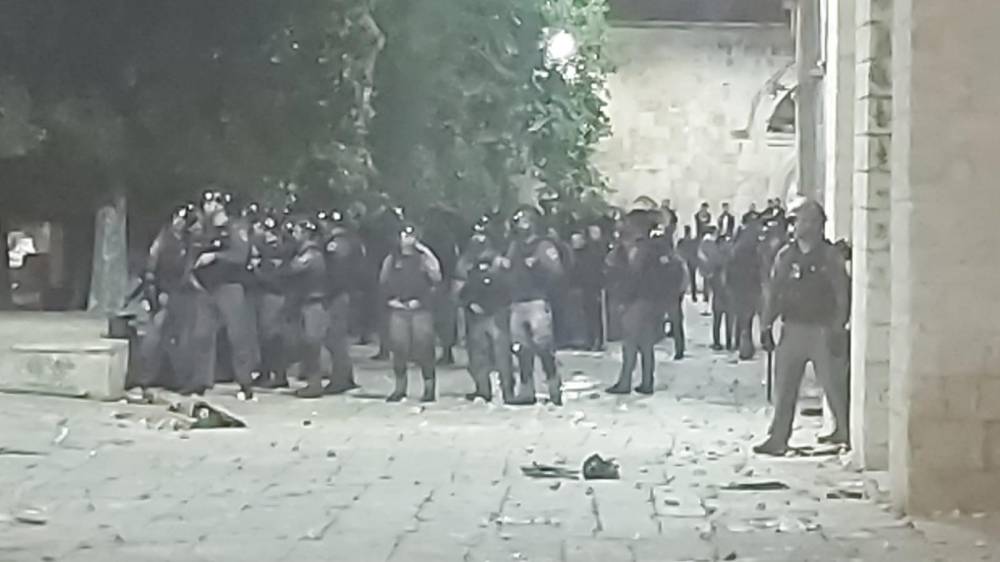 53 إصابة حصيلة المواجهات في ساحات الأقصى وإدانة عربية ودولية لسلطات الاحتلال الصهيوني .. صور وفيديو