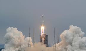 مركز أبحاث أميركي يتوقع دخول حطام الصاروخ الصيني الغلاف الجوي صباح الأحد