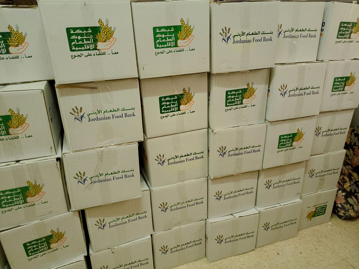 جمعية جبل عجلون الخيرية فرغت من توزيع ٤٥٠ طرد ضمن حملتها الرمضانية باسم رئيسها السابق المرحوم المحامي فلاح القضاة  