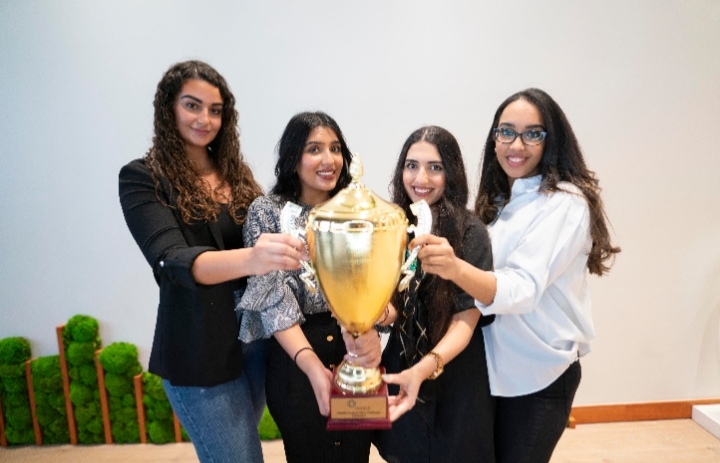 طلاب الجامعة الكندية بدبي يحوزون جائزة جمعية الشرق الأوسط للعلاقات العامة في تحدي طرح الطلاب الوطني لعام 2021