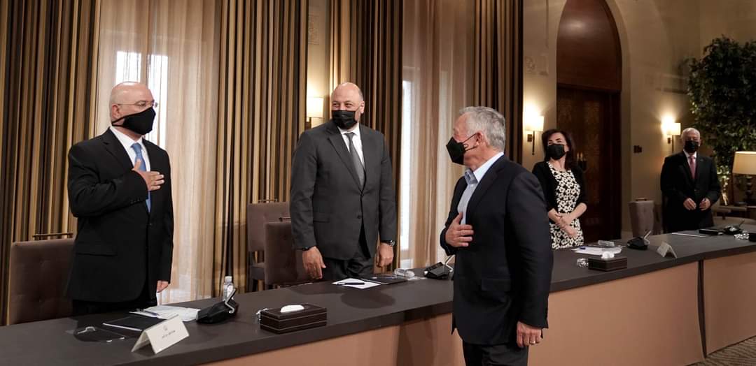 الملك يعرب عن تقديره لدور القطاع الخاص