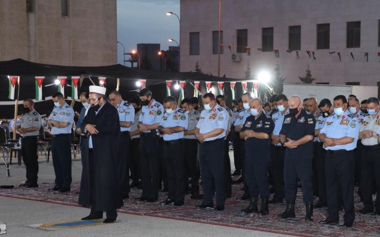 مدير الأمن العام ينقل تحيات جلالة القائد الأعلى لكافة مرتبات الأمن العام على جهودهم خلال الشهر الفضيل 