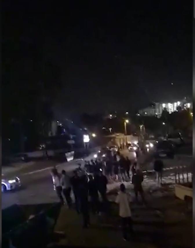 انسحاب مئات المستوطنين من حي الشيخ جراح بعد تصدى الفلسطينيين لهم .. فيديو