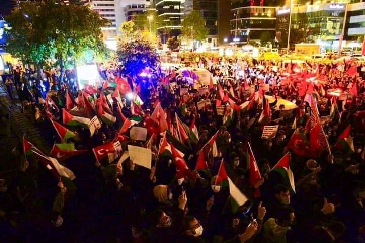 تركيا : مظاهرات حاشدة في إسطنبول وقوجة إيلي وأرضروم للتنديد بممارسات الاحتلال في القدس .. فيديو