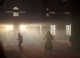 فيديو: قنابل الصوت وخراطيم المياه الإسرائيلية في مواجهة المصلّين قرب باب العامود في القدس