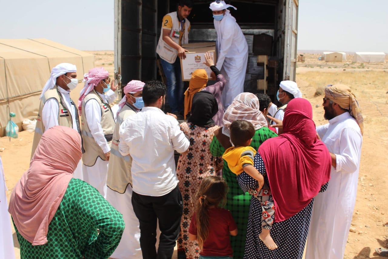 توزيع طرود غذائية من مؤسسة خليفة للأعمال الإنسانية،للاجئين السوريين في الأردن
