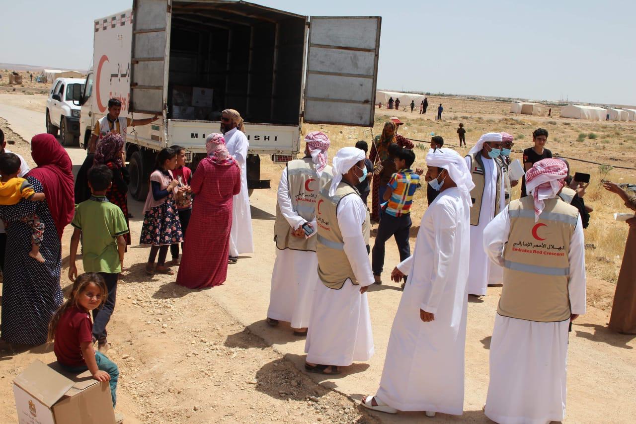 توزيع طرود غذائية من مؤسسة خليفة للأعمال الإنسانية،للاجئين السوريين في الأردن