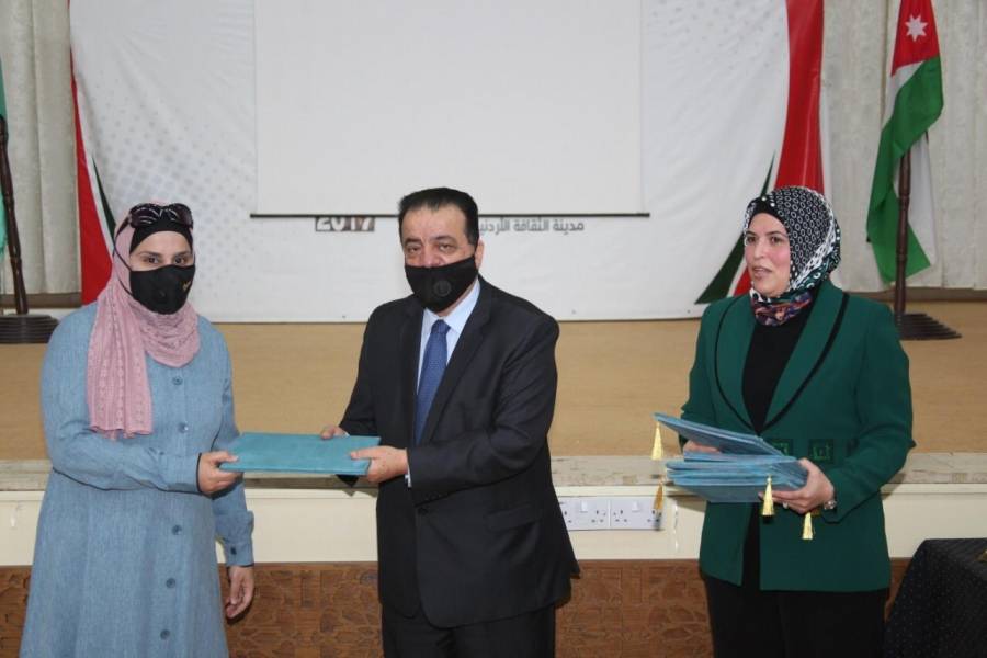 رئيس جامعة آل البيت يرعى حفل تكريم أعضاء الهيئتين التدريسية والإدارية في كلية الأميرة سلمى للتمريض