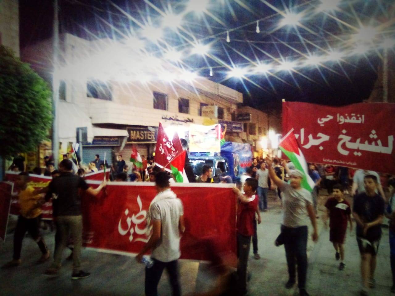 تنظيم وقفة تضامنية في مخيم مادبا لدعم الأشقاء الفلسطينيين .. صور 