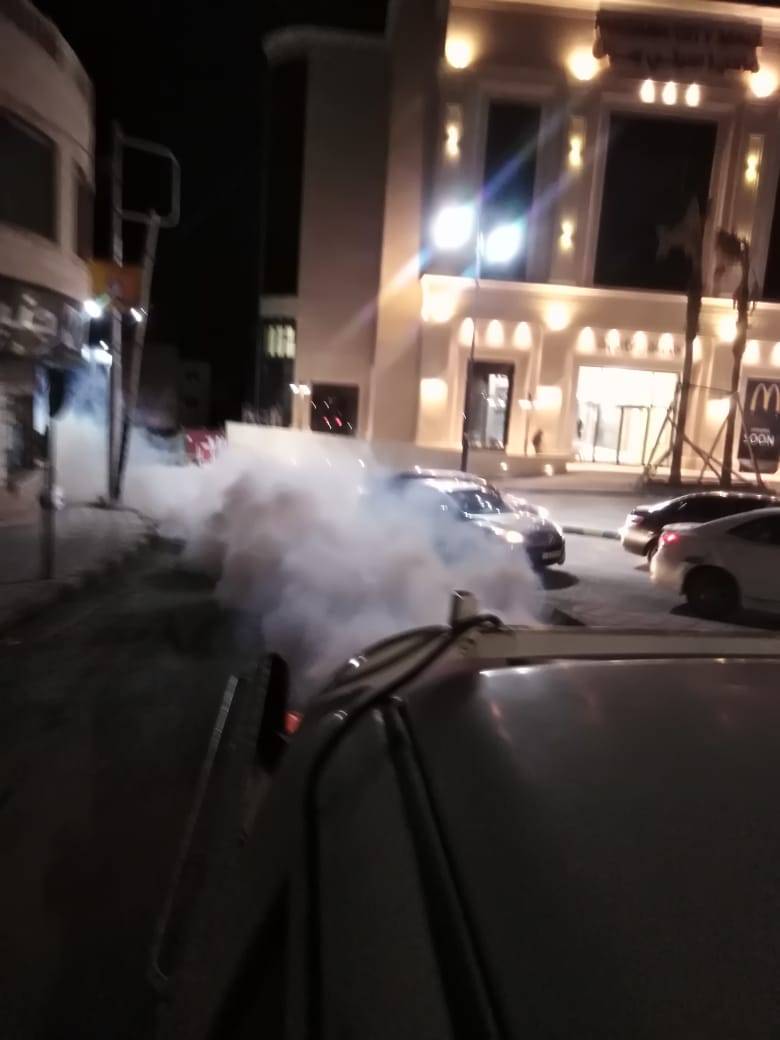 بلدية مادبا تنفذ حملة لإزالة مظاهر الدعاية واليافطات المعلقة في الشوارع وعلى الشواخص المرورية