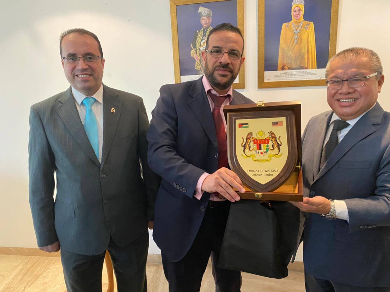  وفد من جمعية خريجي الجامعات الماليزية في الأردن يلتقي السفير الماليزي في عمان 