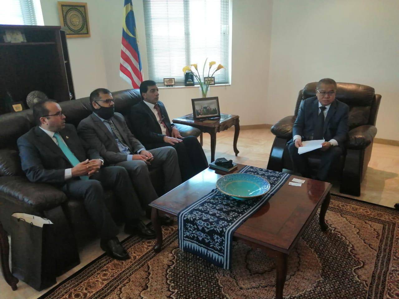  وفد من جمعية خريجي الجامعات الماليزية في الأردن يلتقي السفير الماليزي في عمان 