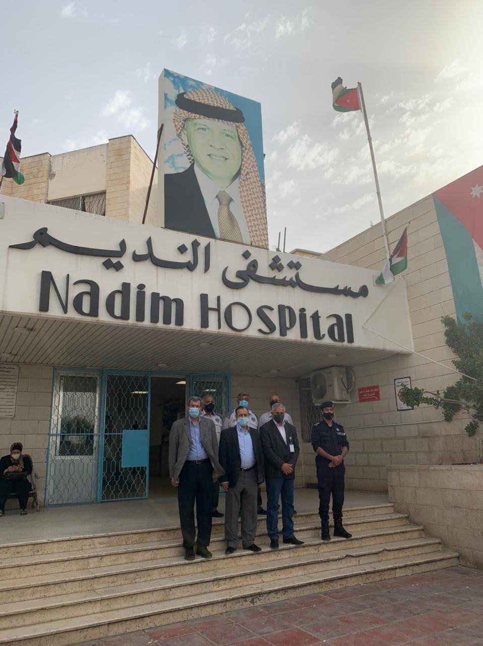 محافظ مأدبا يتفقد المستشفيات الحكومية والخاصة بسبب انقطاع الكهرباء في مأدبا