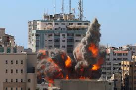 الاحتلال قصف 33 مؤسسة إعلامية وأصاب 170 صحفيا في غزة والضفة