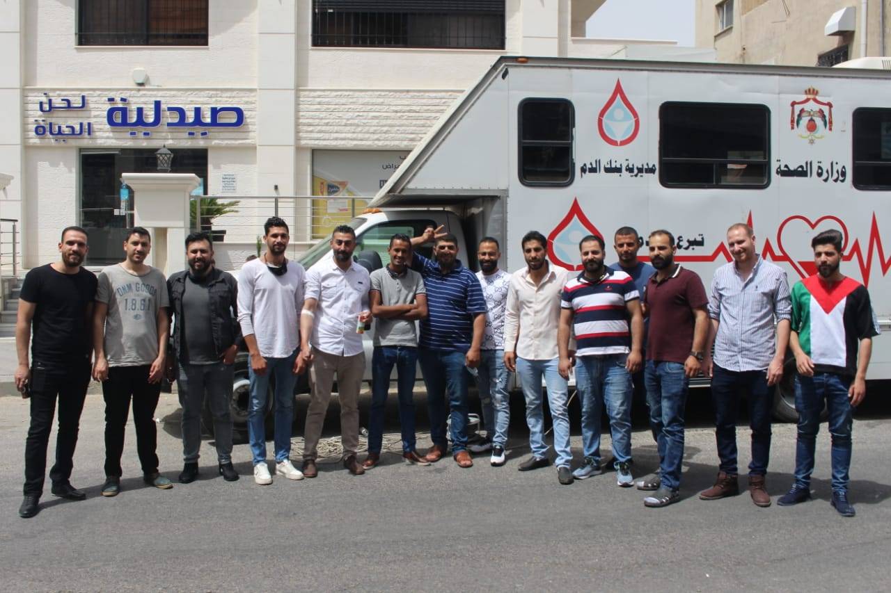  ” فزعة وطن ” تنظم حملة للتبرع بالدم لأهالي غزة – صور