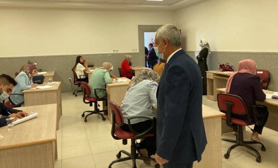 555 متقدما لامتحان القبول ببرنامج دبلوم المعهد القضائي