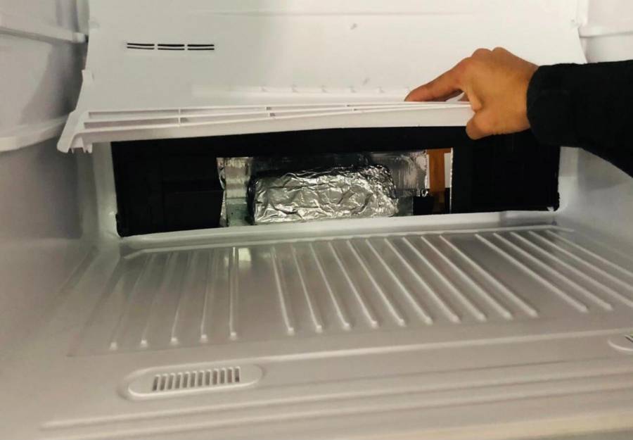 ضبط 6كغم من مادة الكوكائين المخدرة داخل ثلاجات أدخلت للمملكة عبر أحد المعابر الحدودية وضبط شخصين تورطا بالقضية