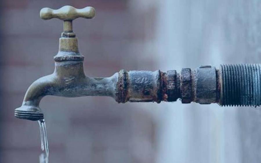 مواطنون في الشوبك يشكون من نقص المياه