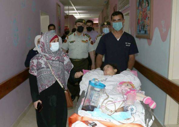 وصول الطفلتين ساره وفرح من قطاع غزة للخدمات الطبية الملكية