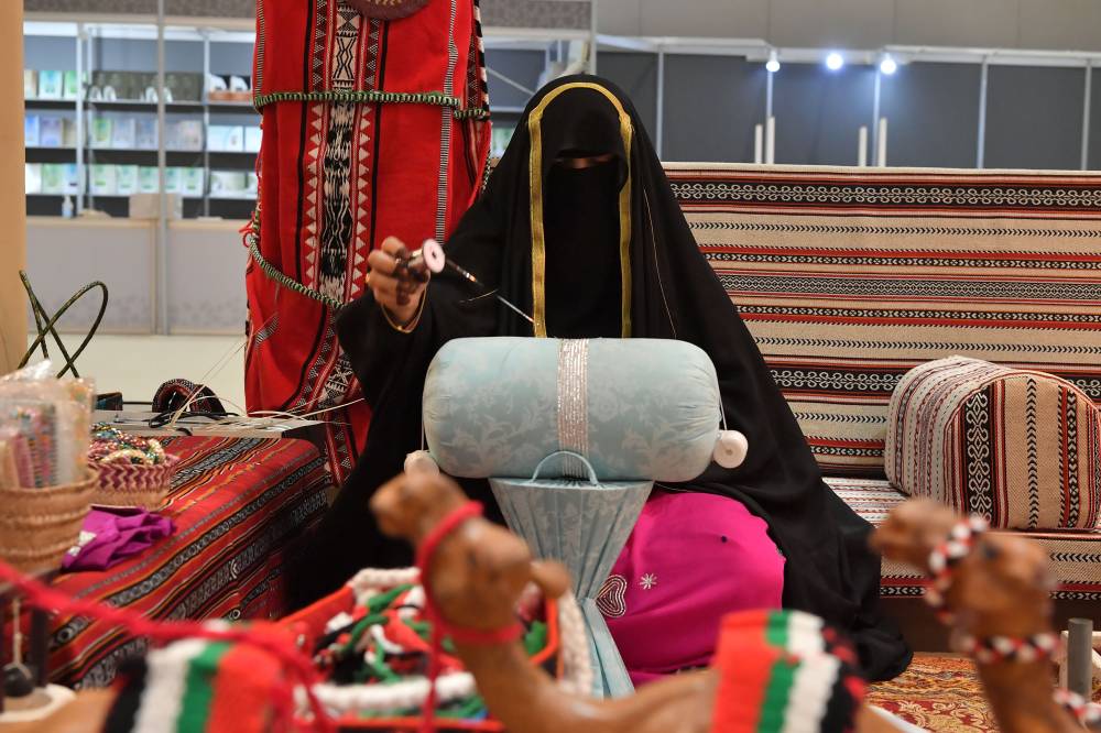   توقيع 4 إصدارات لنادي تراث الإمارات في معرض أبوظبي للكتاب   