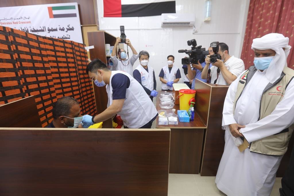 الهلال الأحمر الإماراتي ينفذ المرحلة الأولى من برنامج تطعيم اللاجئين السوريين بمخيمات اللاجئين السوريين في الاردن