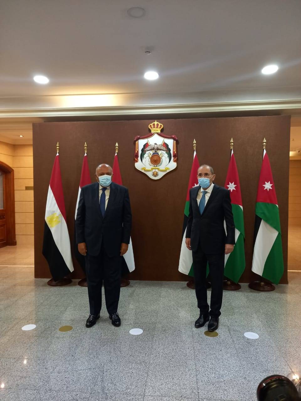 الصفدي يلتقي نظيره المصري في سياق مواصلة عملية التنسيق والتشاور للتصدي للممارسات الإسرائيلية اللاشرعية التي تقوض العملية السلمية