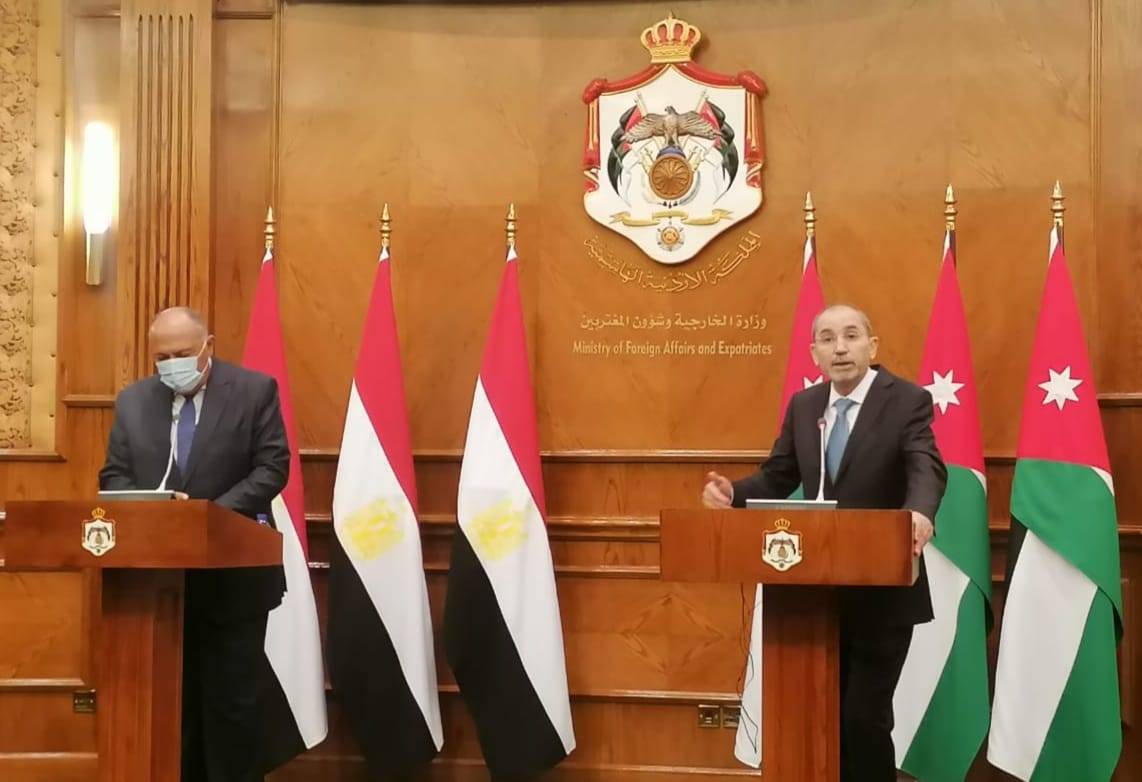 الصفدي يلتقي نظيره المصري في سياق مواصلة عملية التنسيق والتشاور للتصدي للممارسات الإسرائيلية اللاشرعية التي تقوض العملية السلمية