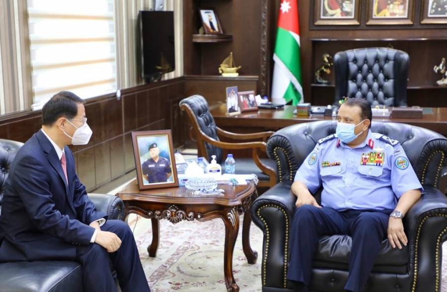 مدير الأمن العام يلتقي السفير الصيني